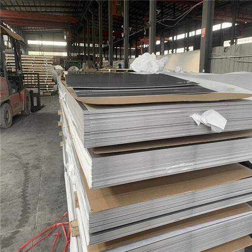 上海宝钢不锈钢板价格在21350元/吨左右，较上月基本持平